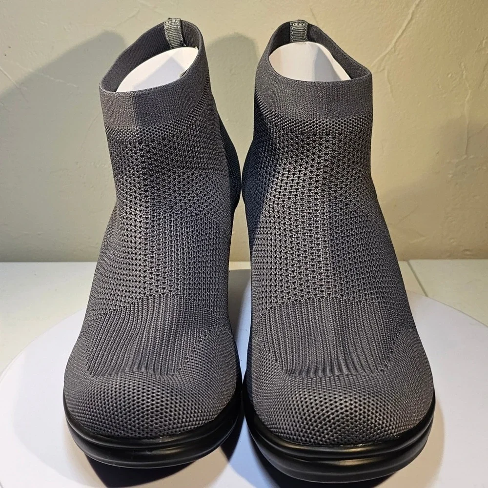 Bernie Mev Grey Stretch Knit Sock Ankle Boots Block Heel Memory Foam Women 8.5 9